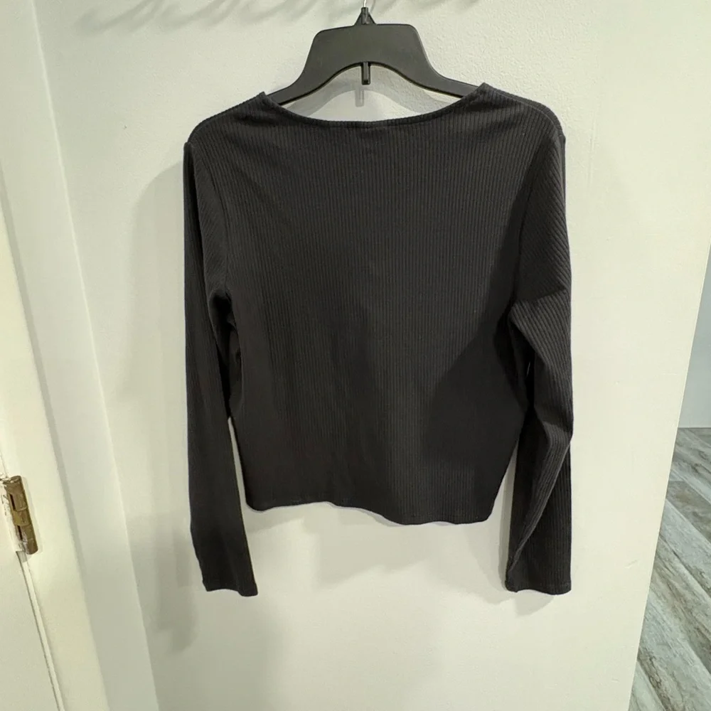 Levi's Classic Black Button-Down Top - Picture 6 of 7